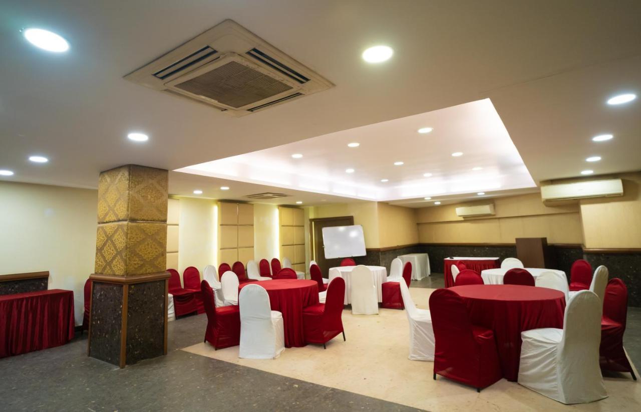 The Fern Residency, Subhash Bridge,