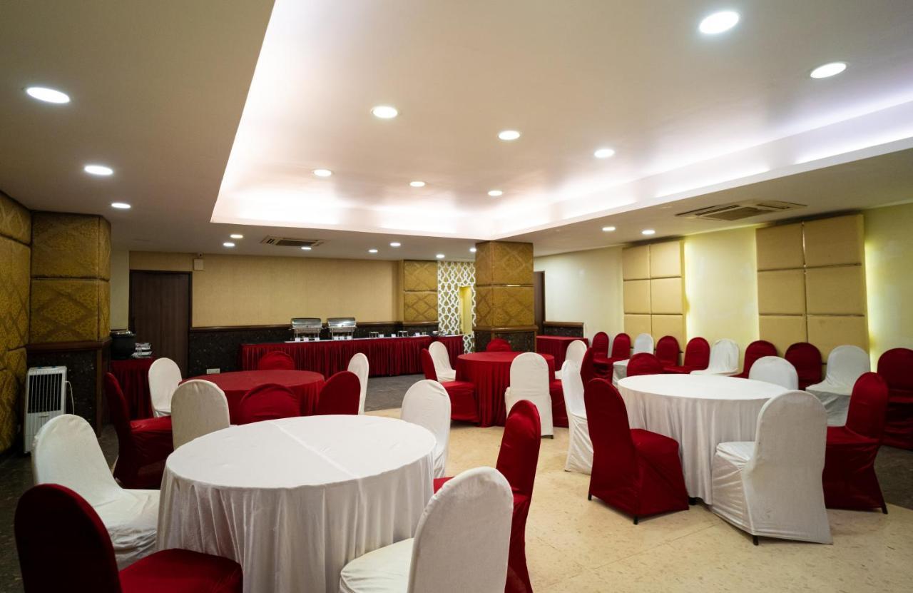 Hotel The Fern Residency, Subhash Bridge,