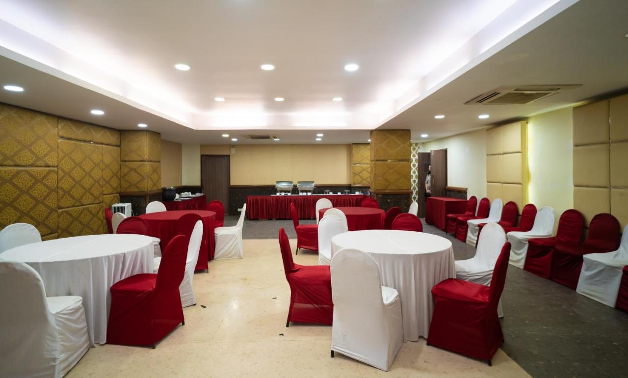 The Fern Residency, Subhash Bridge, 4*