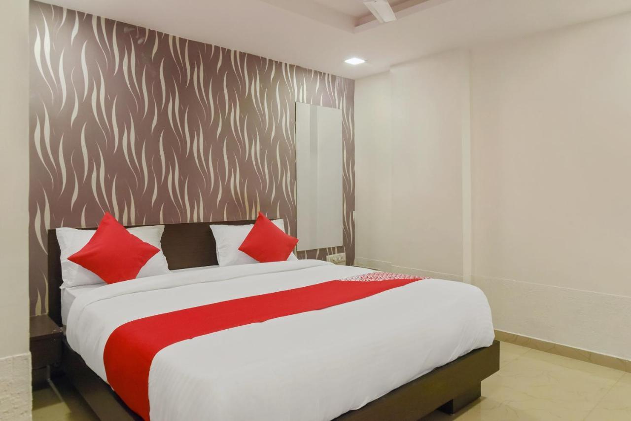 Spot On 27638 Jay Radhe Hotel 3*