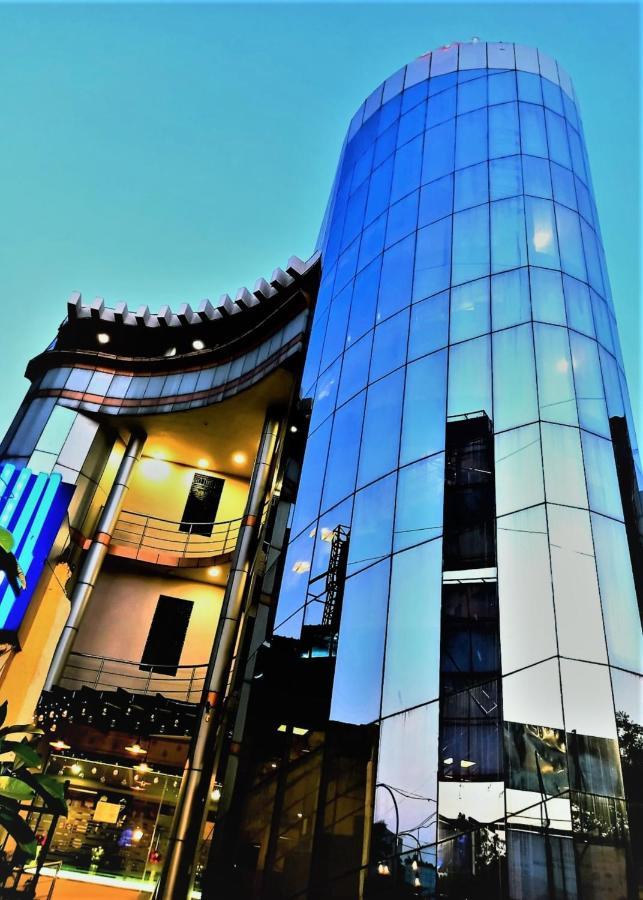 Airport Plaza