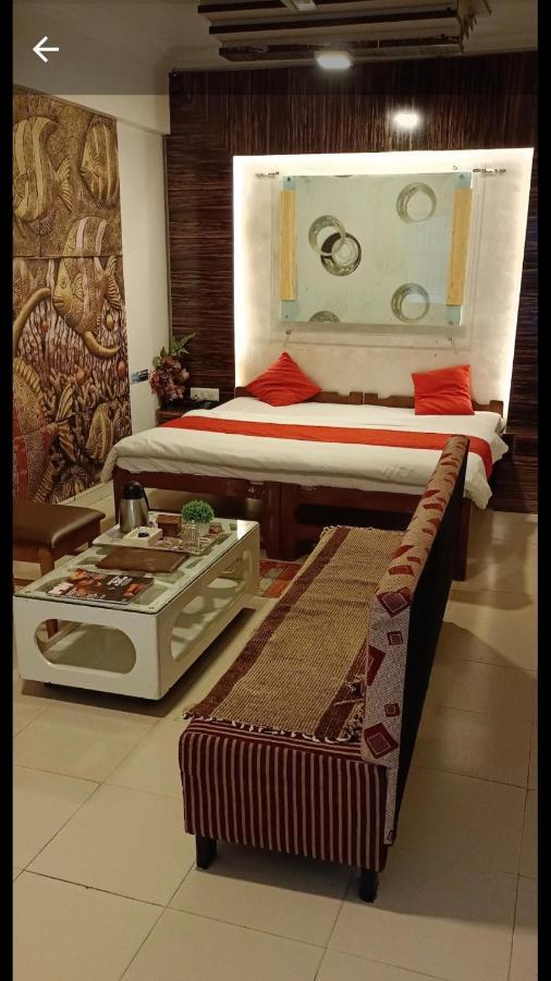 Love hotel Krishna