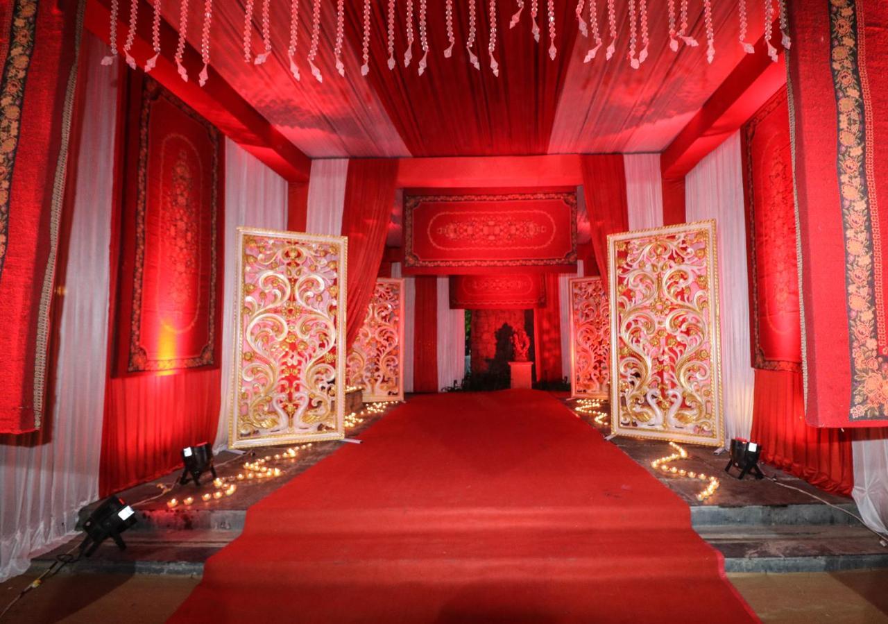 Hotel Arristo And Club Ahmedabad