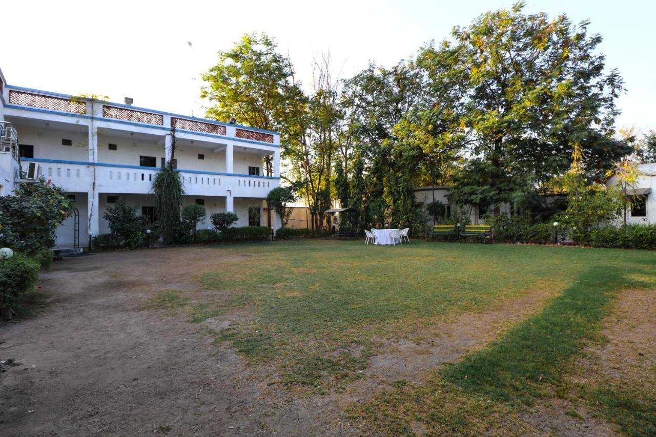 Arristo And Club 3* Ahmedabad