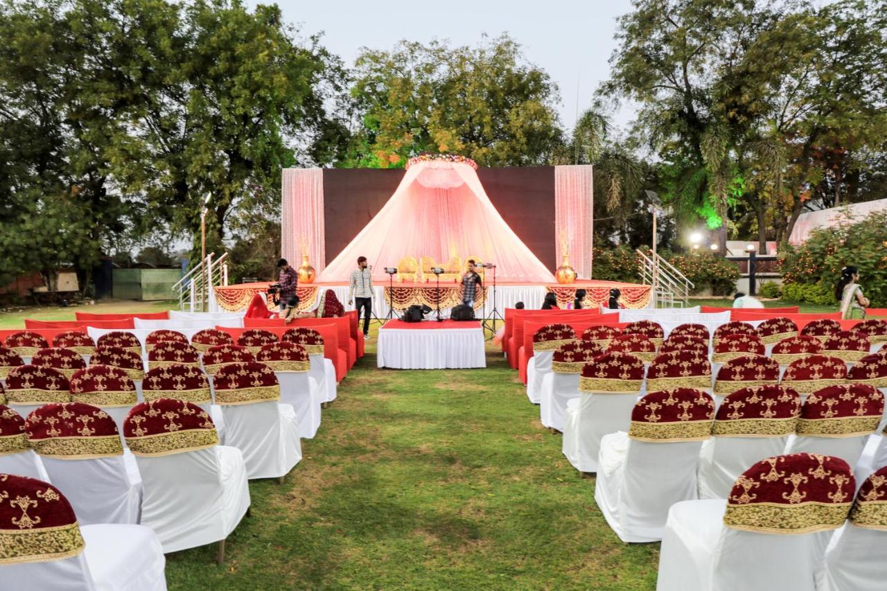 Arristo And Club Hotel Ahmedabad