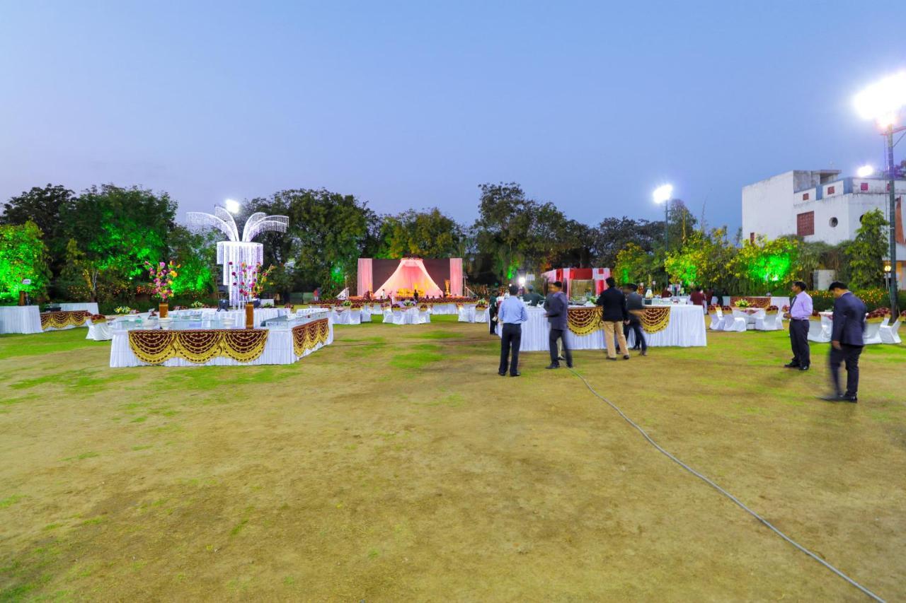 Hotel Arristo And Club Ahmedabad