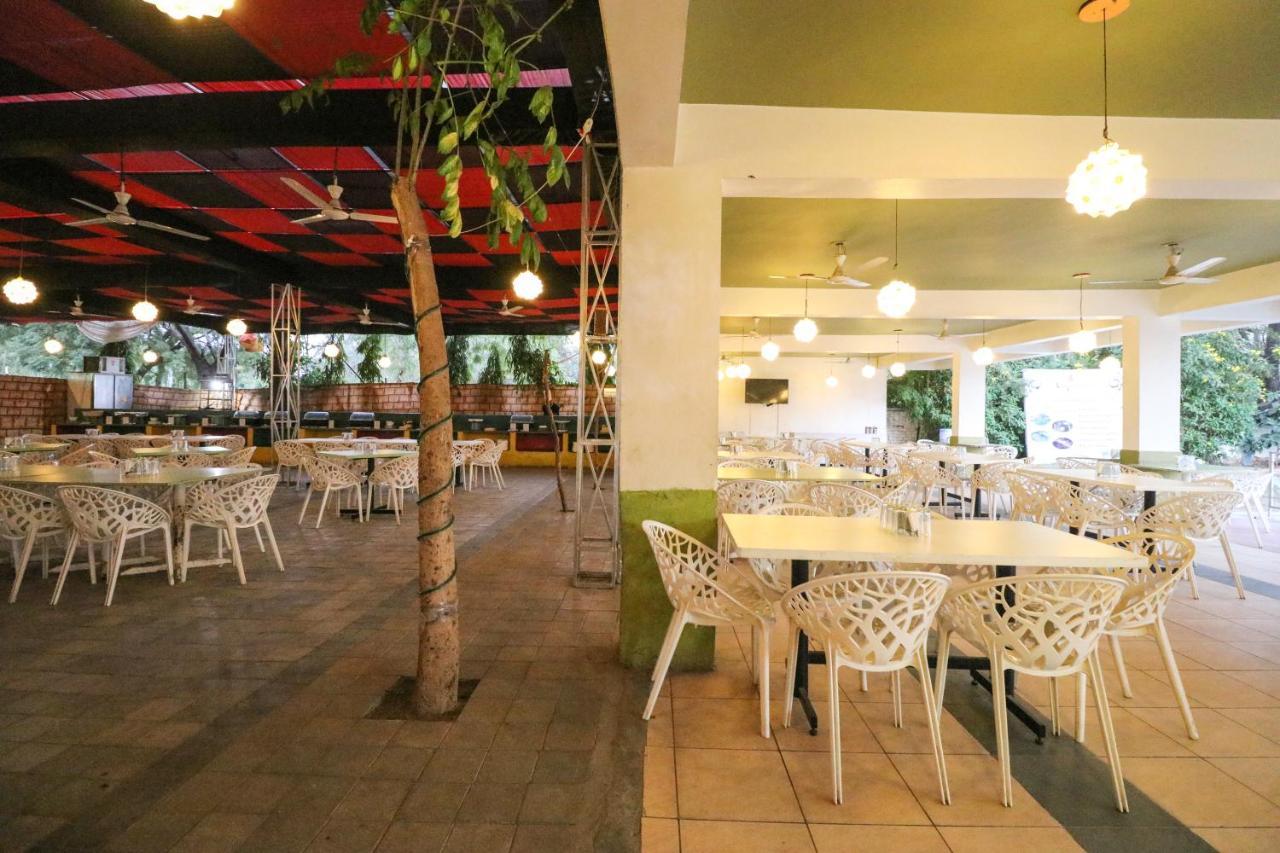 Hotel Arristo And Club Ahmedabad