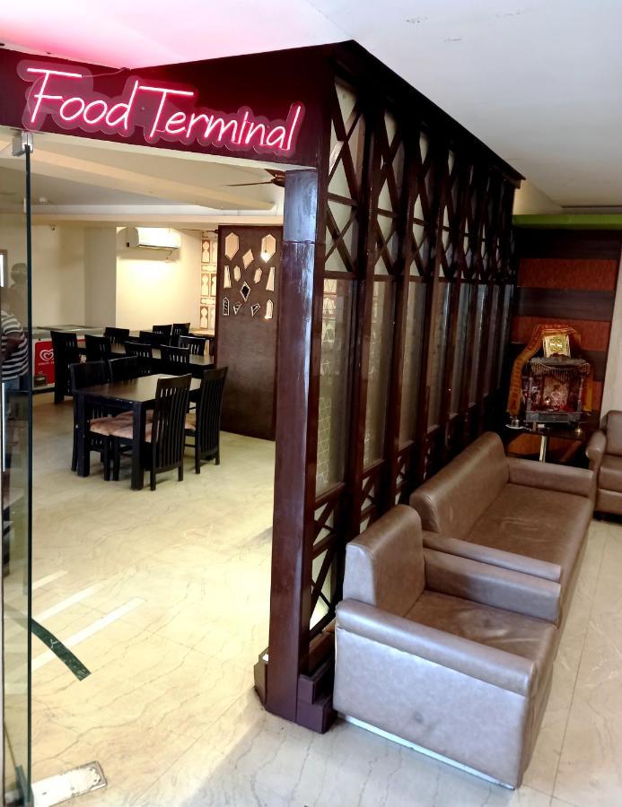 Airport Plaza Hotel