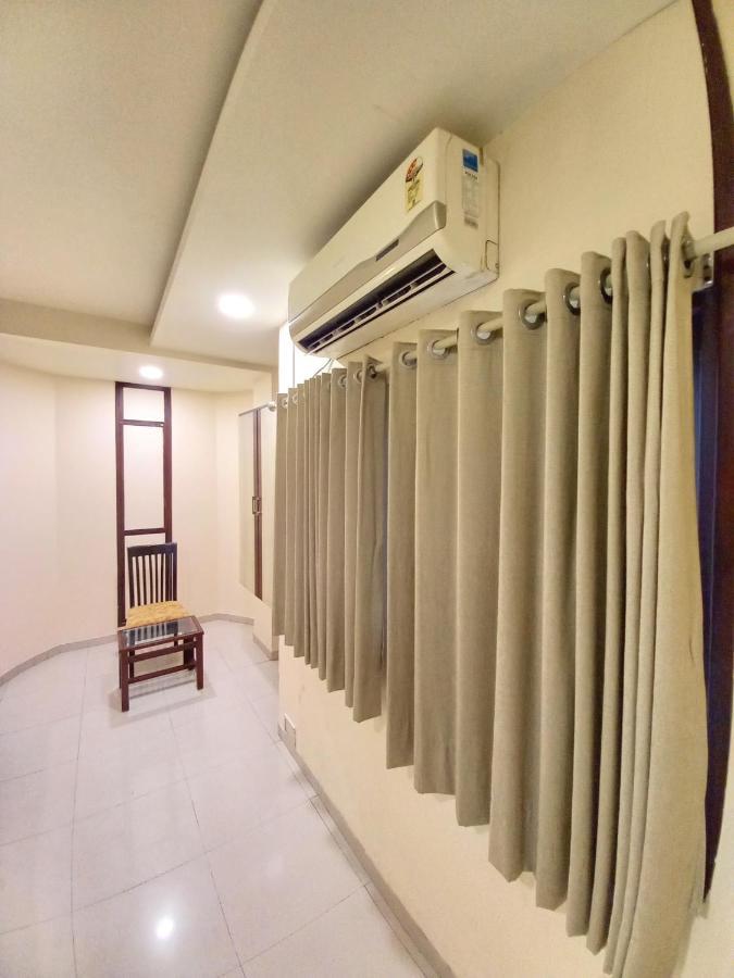 Airport Plaza Hotel 3*