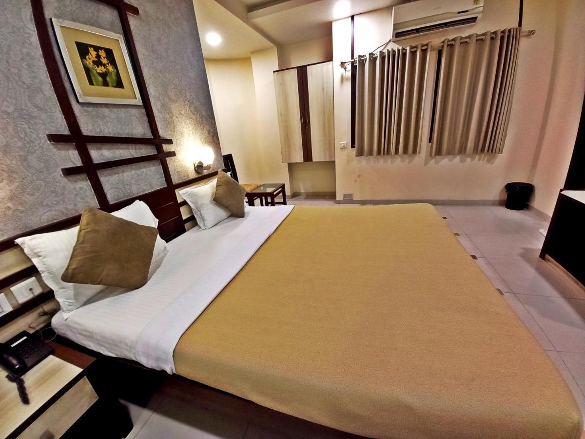 Hotel Airport Plaza 3*
