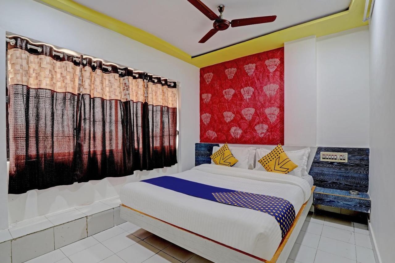 Spot On 82094 Mayur Palace Ahmedabad