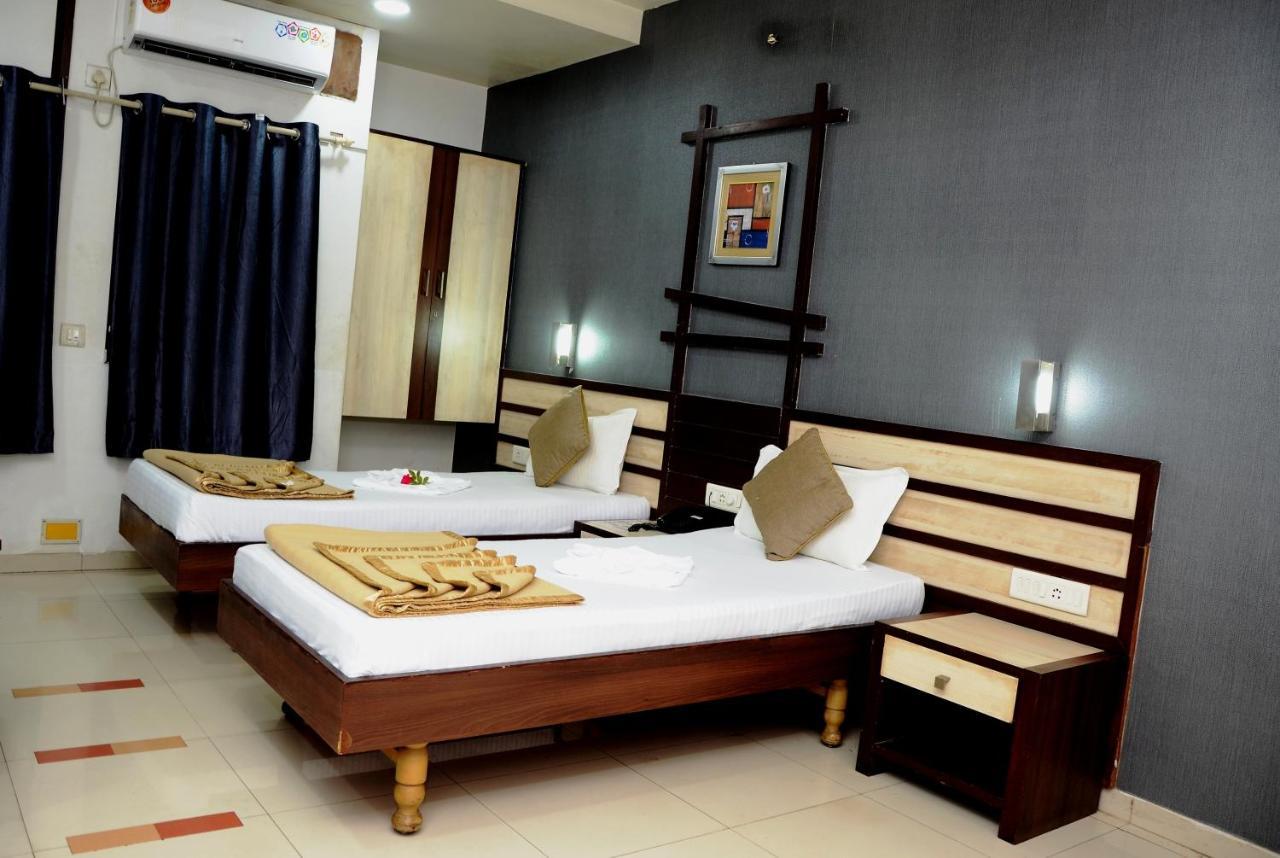 Hotel Airport Plaza