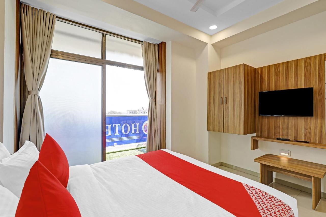 Oyo Flagship 86605 Hotel The Meriton