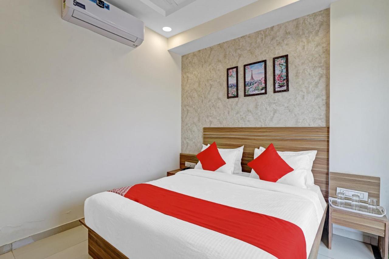 Oyo Flagship 86605 Hotel The Meriton 3*