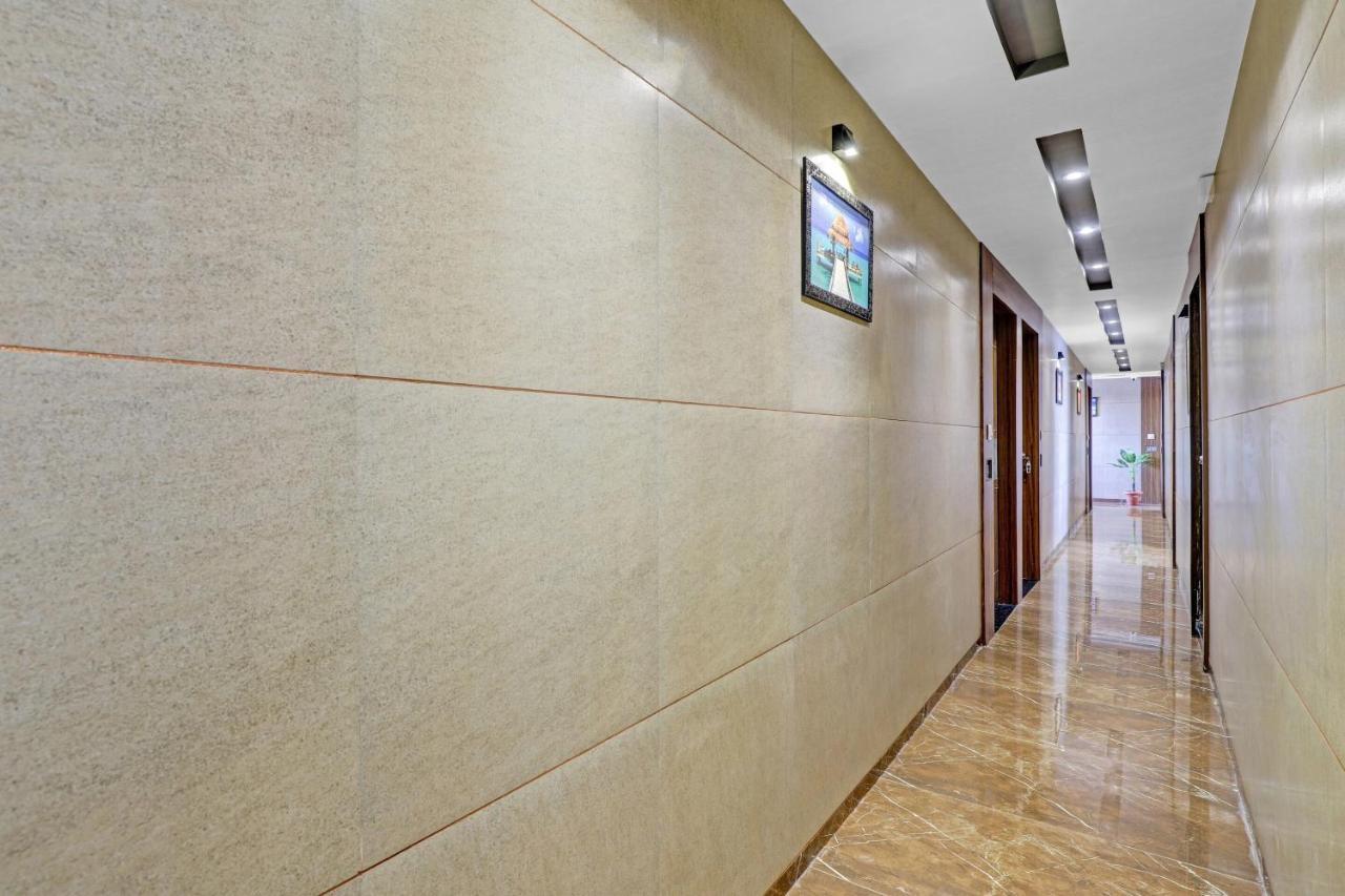 Oyo Flagship 86605 Hotel The Meriton 3*