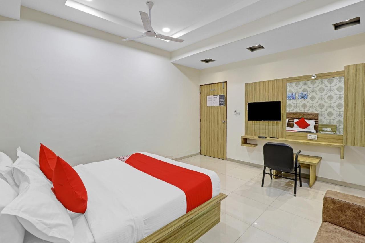 Oyo Flagship 86605 Hotel The Meriton 3* Ahmedabad