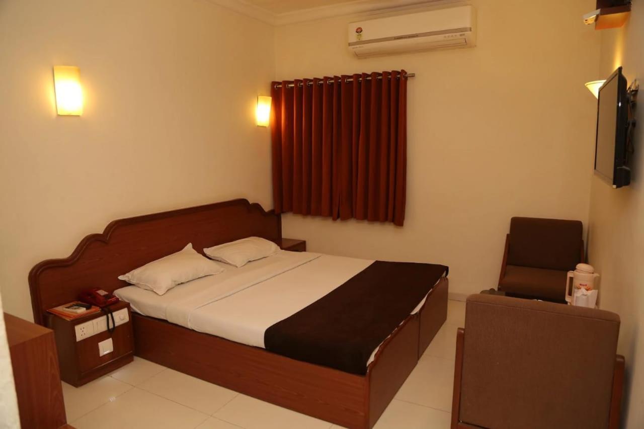 Golden Plaza 3* Ahmedabad