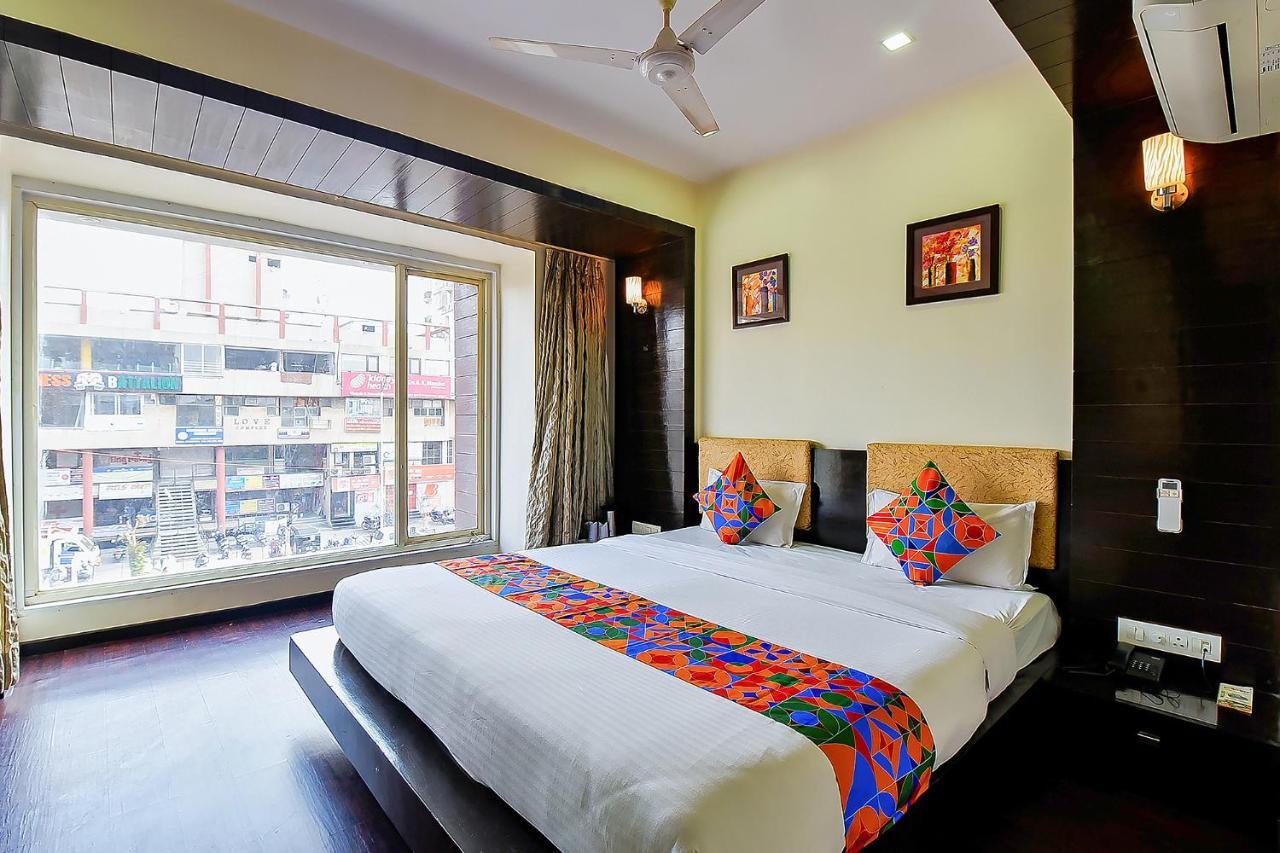 Hotel Fabhotel Royal Landmark *