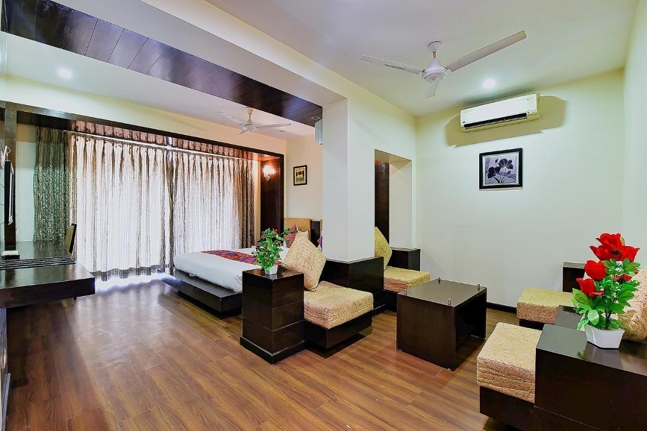 Fabhotel Royal Landmark Hotel *