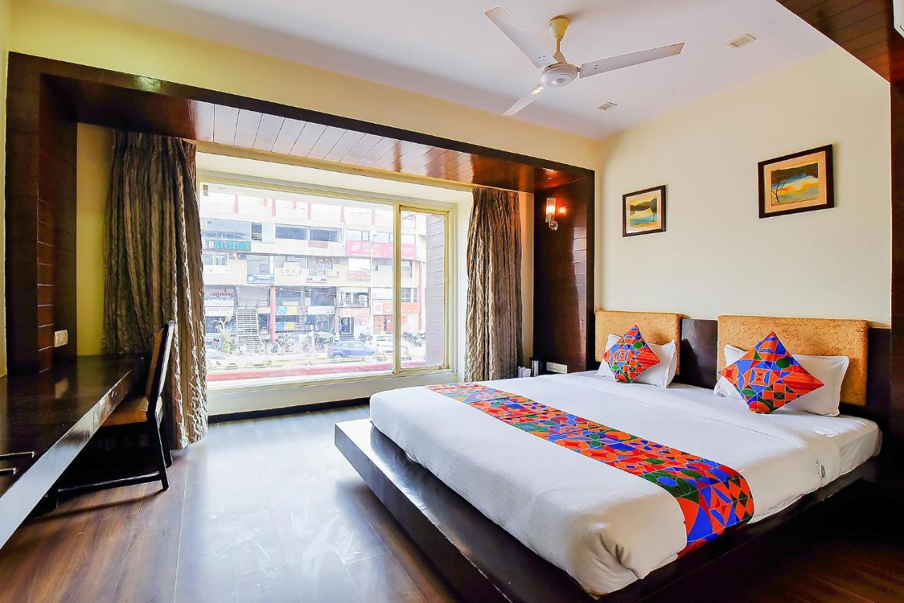 Fabhotel Royal Landmark *