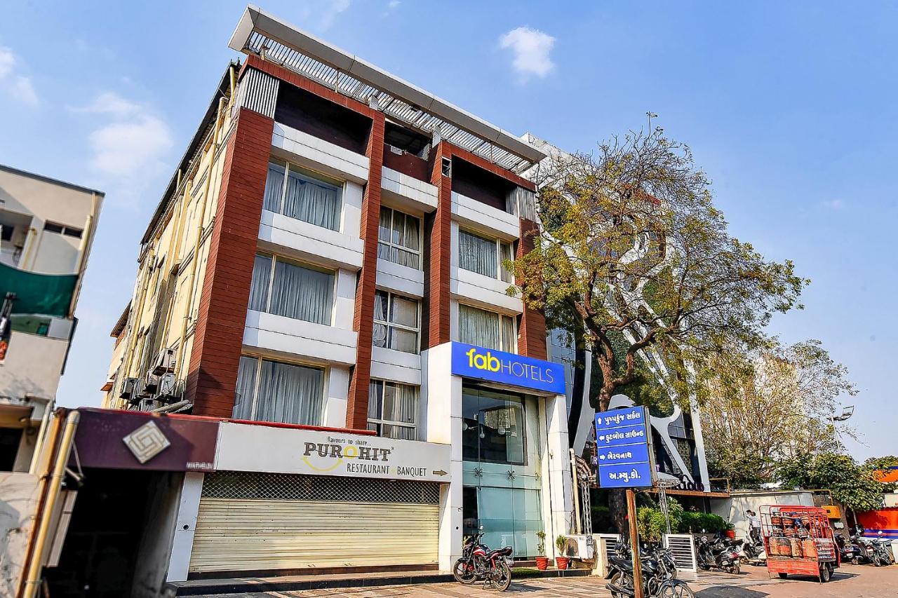 Hotel Fabhotel Royal Landmark