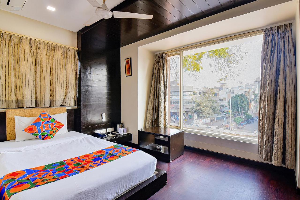Hotel Fabhotel Royal Landmark Ahmedabad