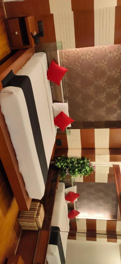 Dev Corporate Hotel 3*