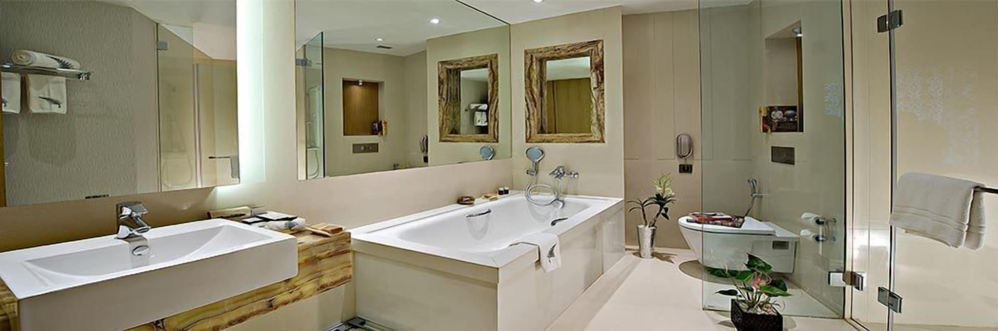 Fortune Select Sg Highway, - Member Itc Hotels' Group Ahmedabad