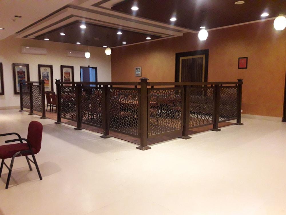 Hotel The Cambay Grand 4*