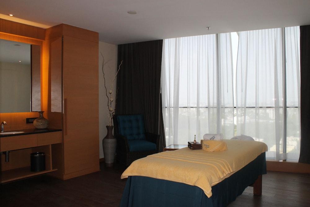 Doubletree By Hilton Hotel