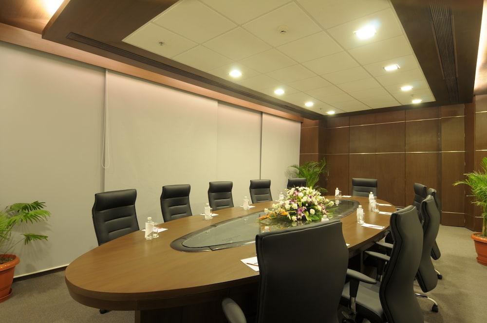 Hotel Welcomhotel By Itc Hotels, Ashram Road, 5*