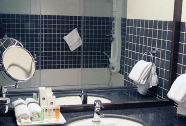 Takshashila Hotel 3*
