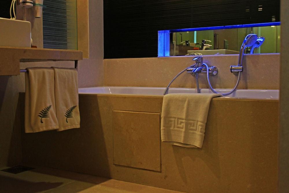 Hotel Fortune Select Sg Highway, - Member Itc Hotels' Group 5*