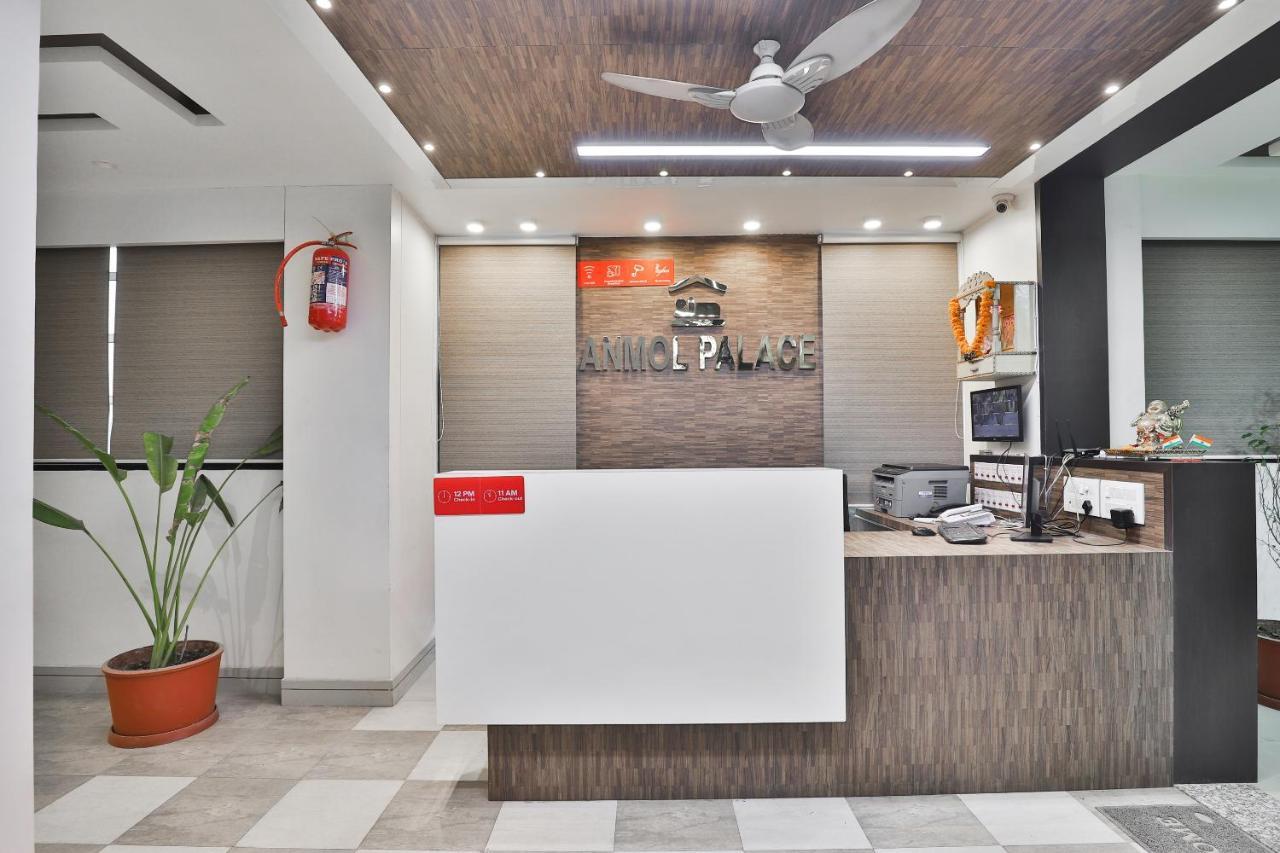 Oyo 23289 Anmol Palace 3*