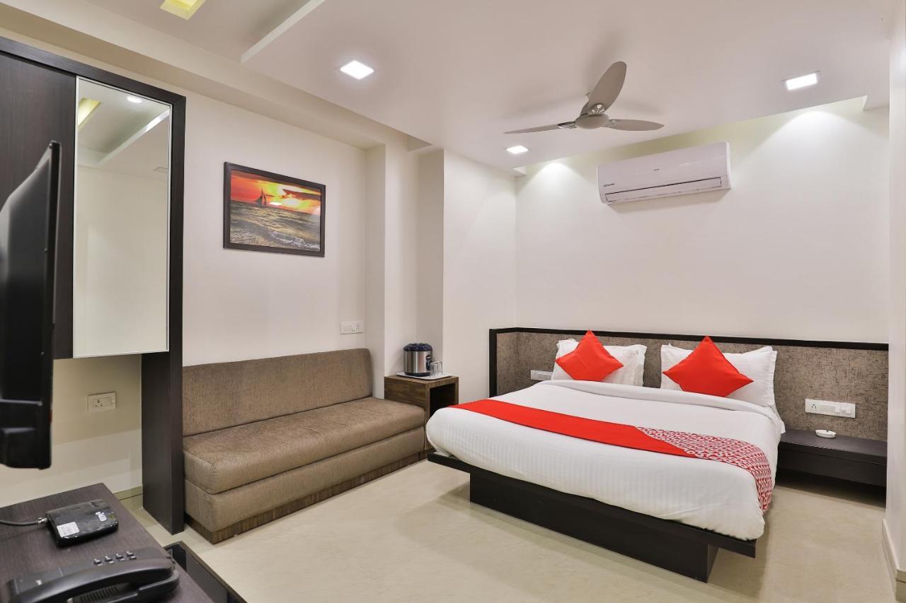 Oyo 23289 Anmol Palace