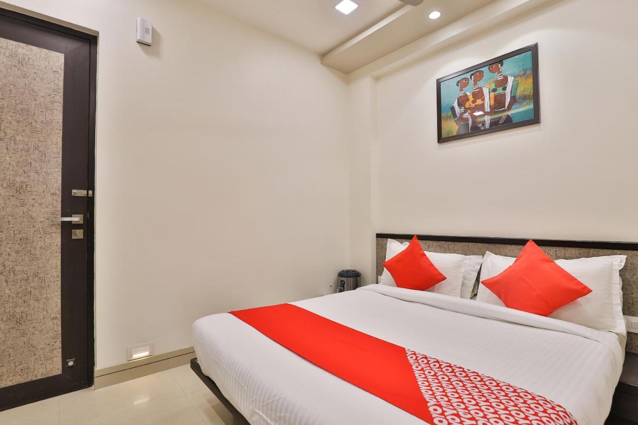 Oyo 23289 Anmol Palace