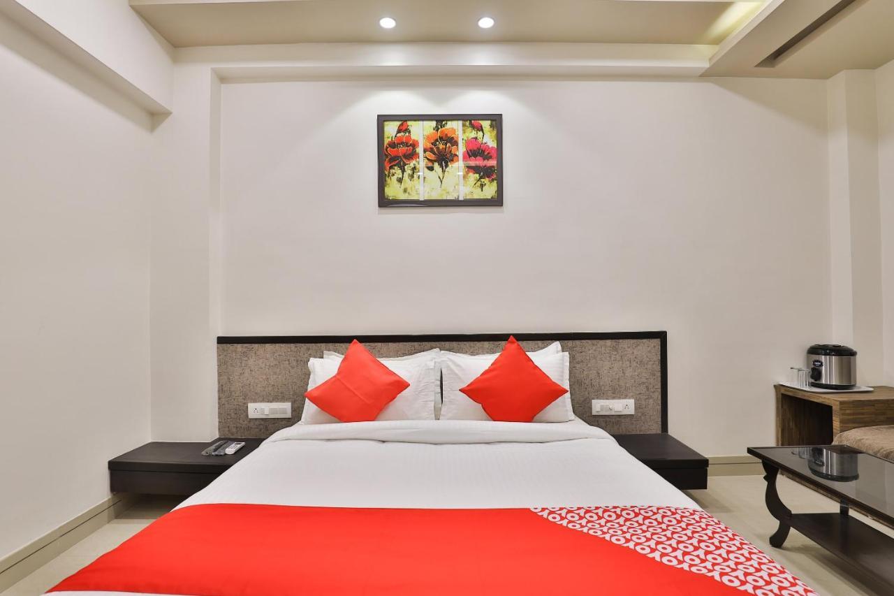 Oyo 23289 Anmol Palace