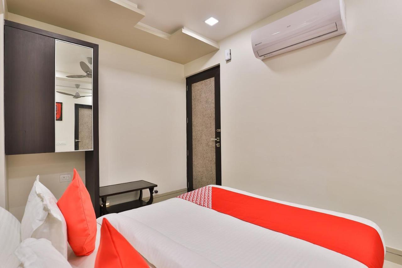 Oyo 23289 Anmol Palace