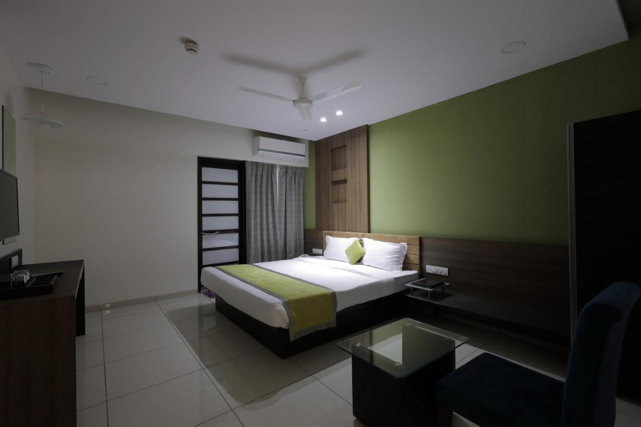 Hotel The Lotus Park 3*