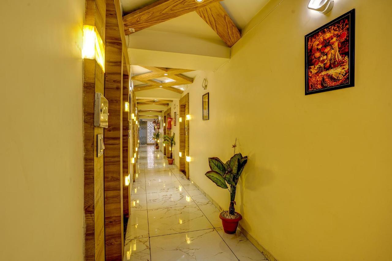 Fabhotel Silver Palace