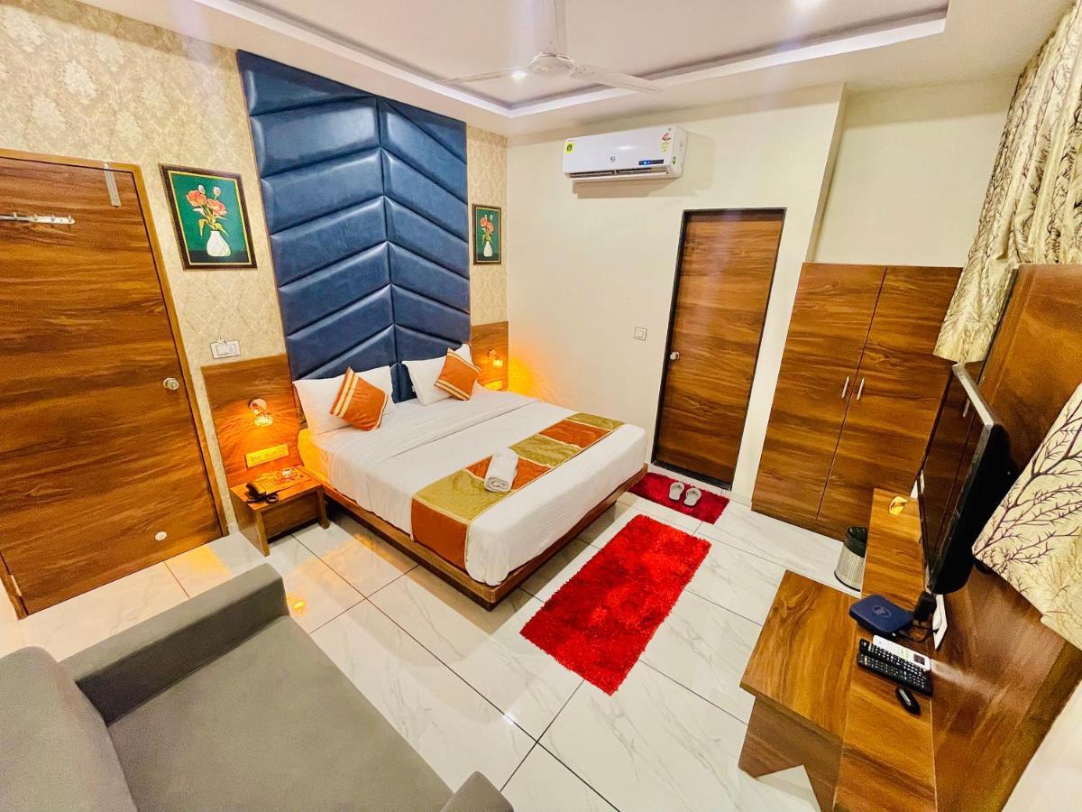 Avenue Hotel *