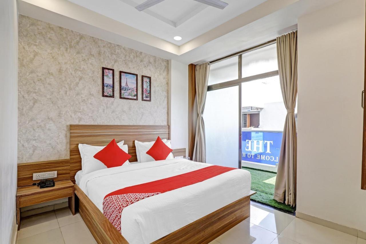 Oyo Flagship 86605 Hotel The Meriton 3*