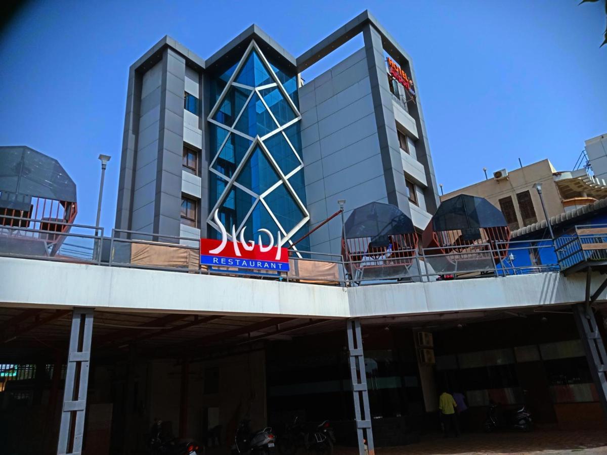 Hotel Airport One 3*
