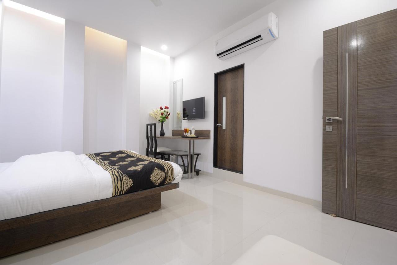 One Up Hotel