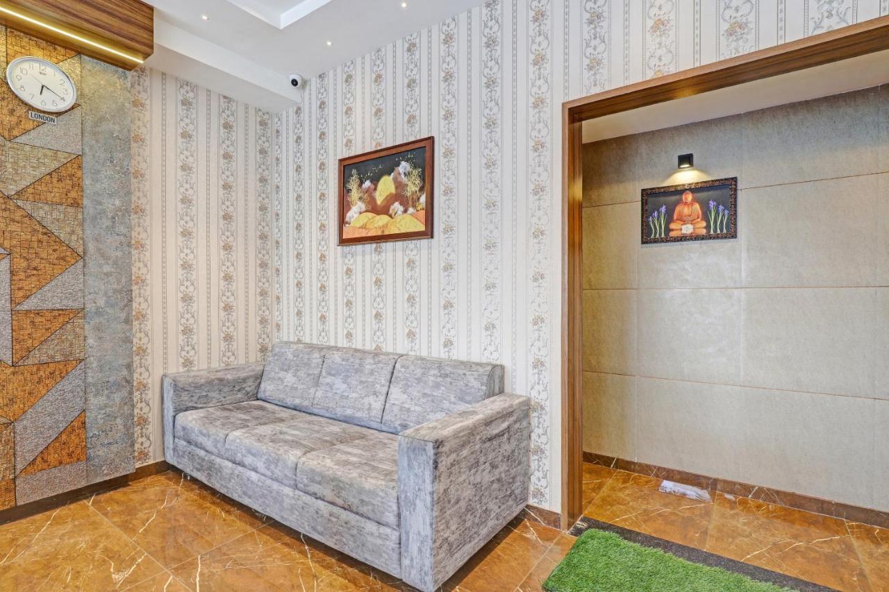 Oyo Flagship 86605 Hotel The Meriton 3*