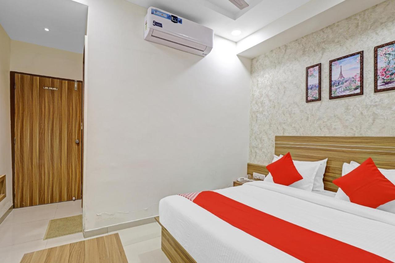 Oyo Flagship 86605 Hotel The Meriton 3*