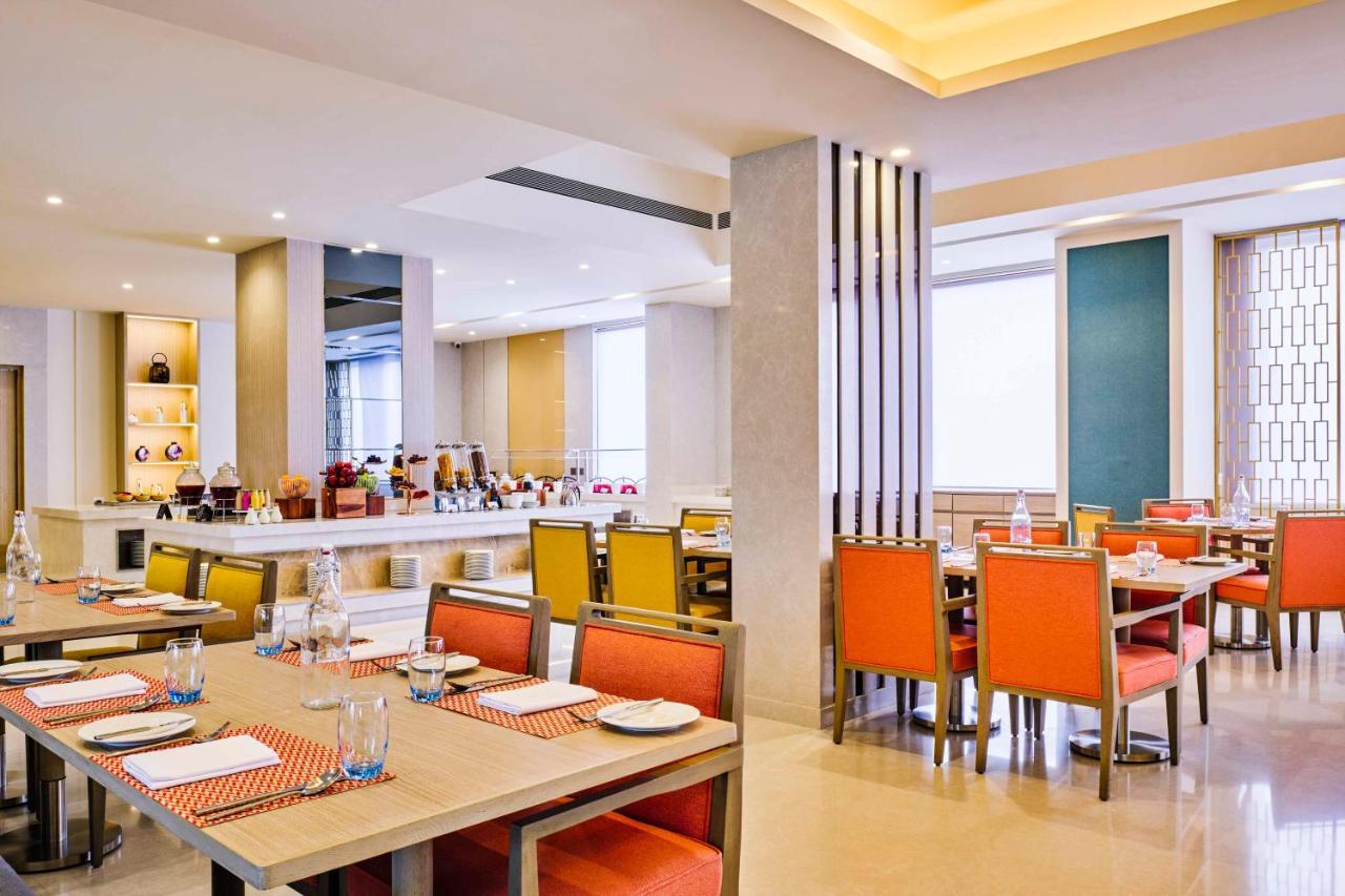 Vivanta Sg Highway Hotel 5*