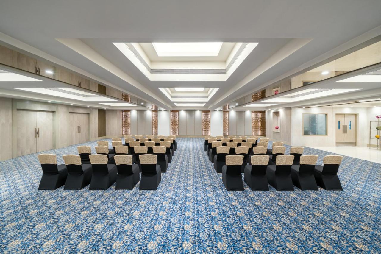 Vivanta Sg Highway Hotel