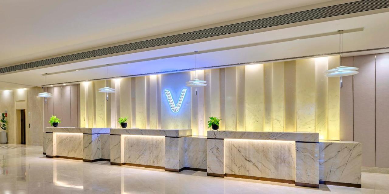 Vivanta Sg Highway Hotel 5*