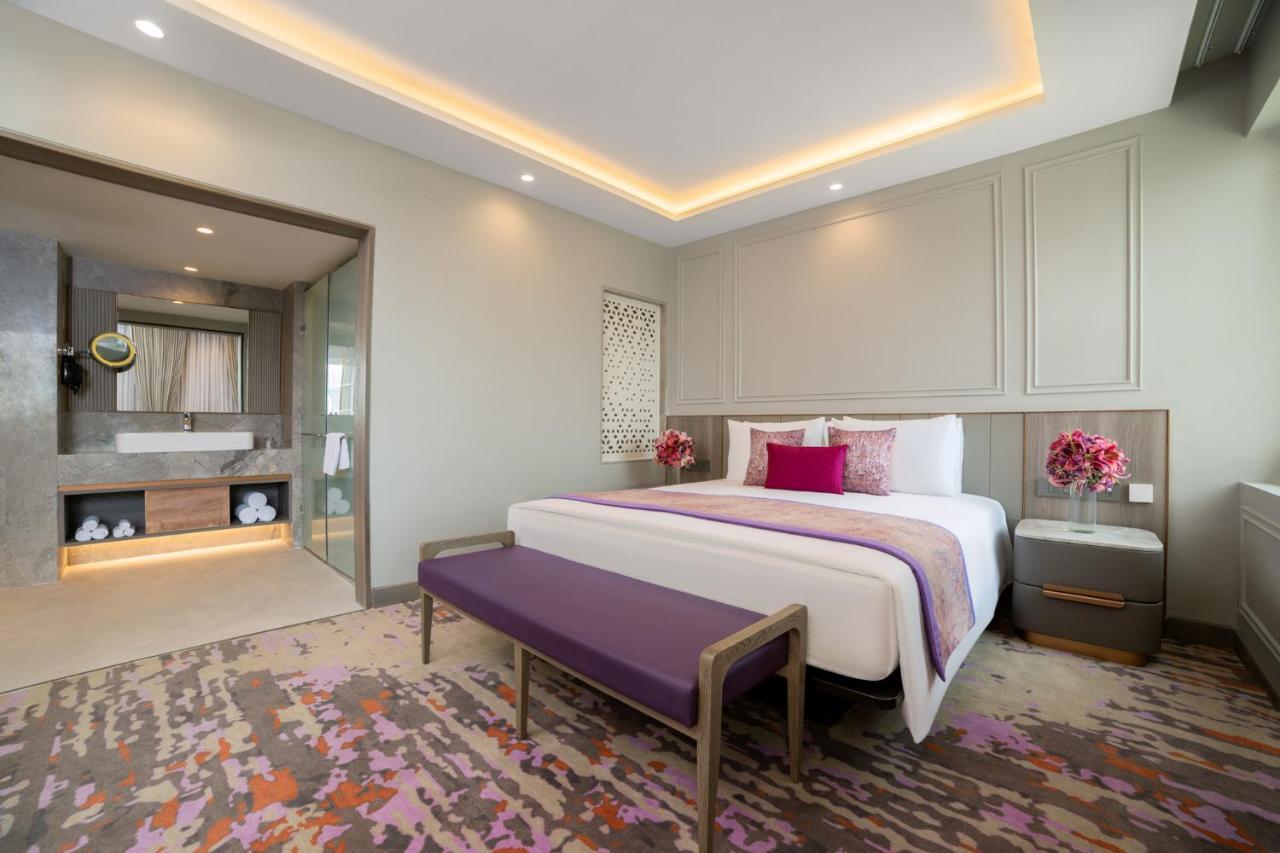 Hotel Vivanta Sg Highway Ahmedabad
